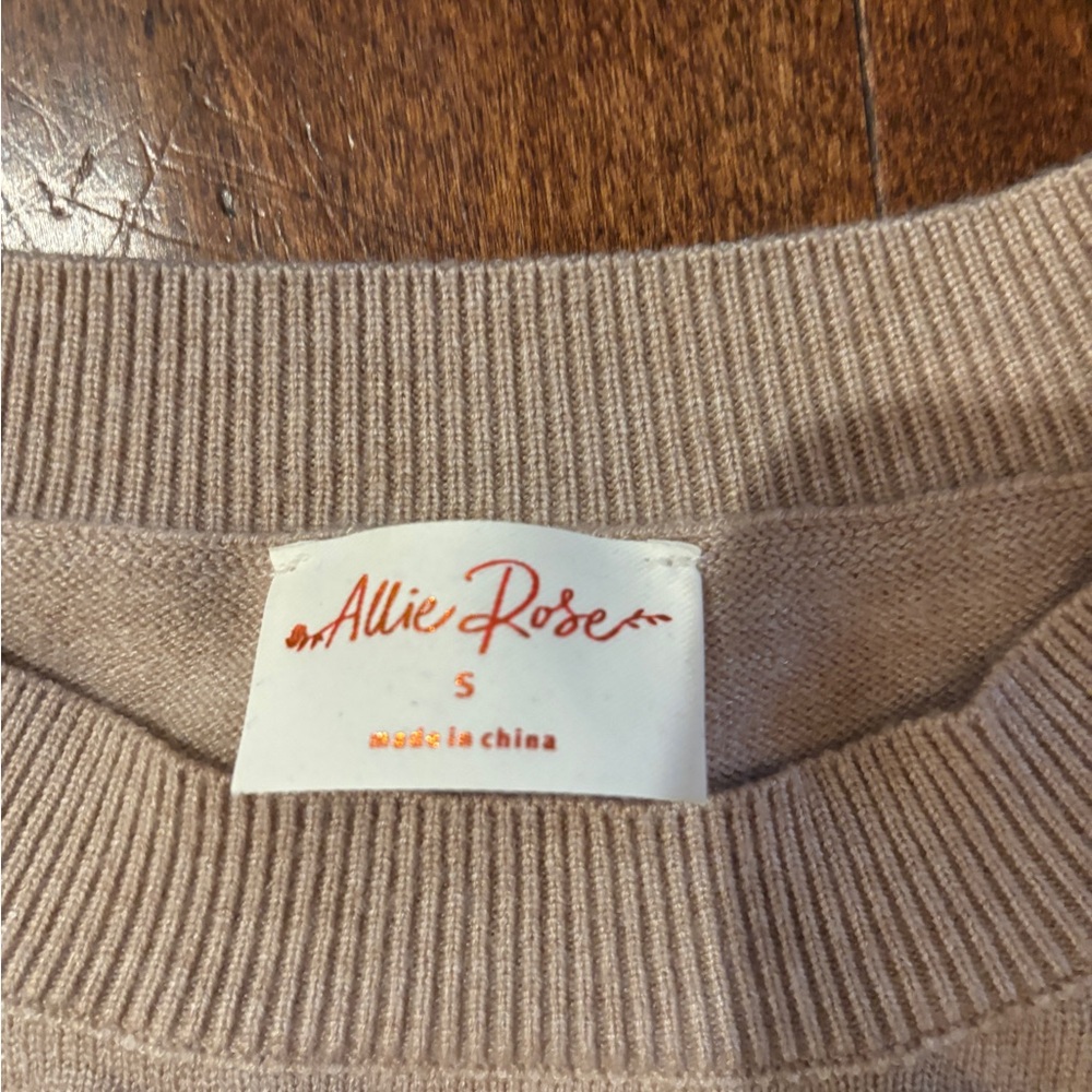 Elegant Beige Sweater with Yellow Accents - Picture 2 of 2